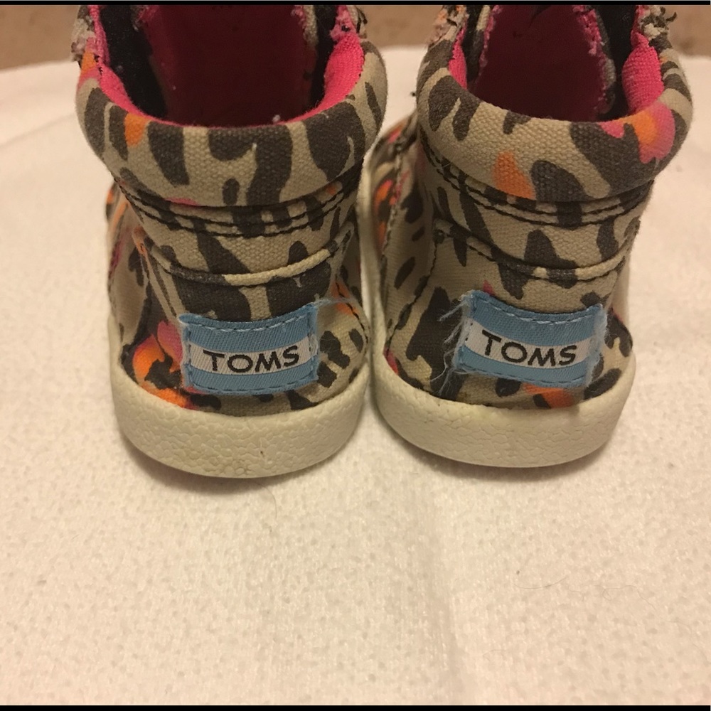 Infant leopard print TOMS